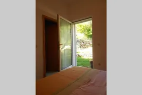 Holiday Home with free parking by the beach - Image 4
