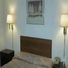 Parkway Suites Motel - Image 2