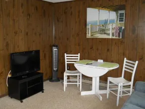 Driftwood Motel - Image 2