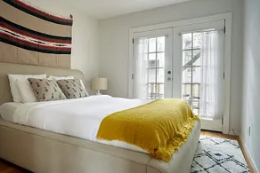 Desirable Townhomes on S 1st Street by Sonder - Image 4