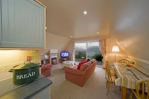Loch Linnhe Waterfront Lodges with Hot Tubs - Image 4