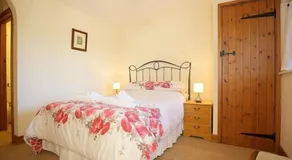 Gallery Barn BURFORD - Image 2