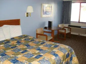 Skyline Hotel & Suites - Image 3