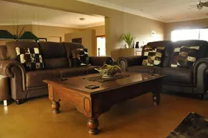 Ukutula Lion Lodge - Image 4
