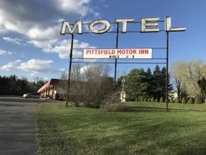 Pittsfield Motor Inn - Image 2