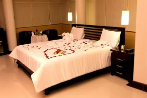 Laurent's Deluxe Hotel - Image 3