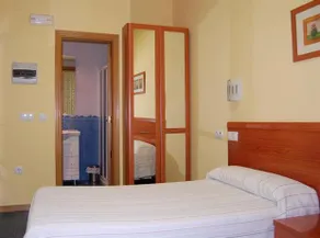 Hostal Los Claveles - Image 4