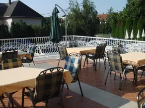 Green Guesthouse Balatonfüred - Image 3