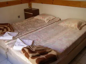 Hunting Lodge Guest House - Image 5