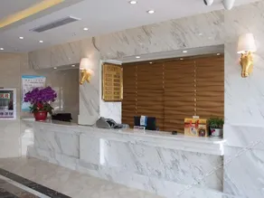 Yinglun Fashion Hotel - Image 2
