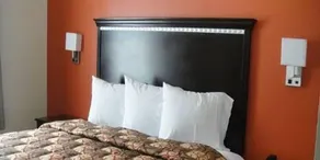 Regency Inn & Suites - Image 4