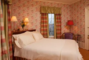 Dug Road Inn - Image 4