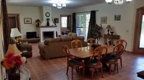 Las Plumas Holiday Home Rentals - Image 5