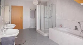 Apartment 4 - Image 3