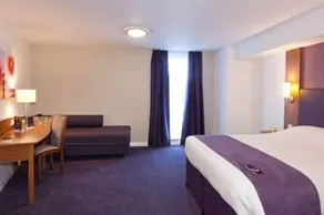 Premier Inn Luton South St Albans - Image 5
