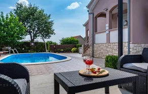 Four Bedroom Holiday Home in Murvica - Image 1