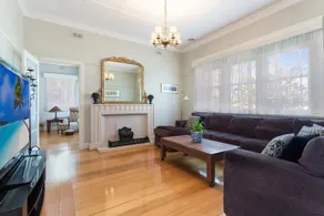 HogmortHomes - 2km CBD Family & Pet Friendly - Image 2