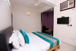 OYO Rooms Rajpur Road CNI Church - Image 5