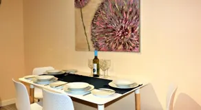 St Georges Apartments - Image 2