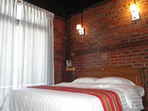 Nan Bwe- The Vibe Hostel - Image 3