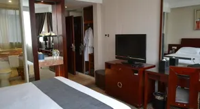 Rhea Boutique Jinqiao - Image 5