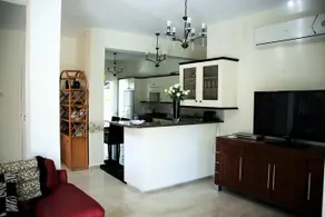 Bobby S Beach House - Image 2