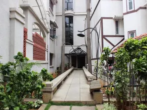 Woods Inn Serviced Apartments - Image 2