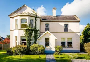 Galway Manor Banba House Sleeps 2-26 - Image 1