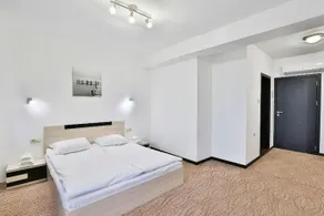 Hotel Champion - Image 3