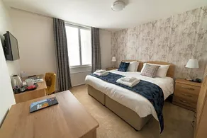 County Hotel - Image 4