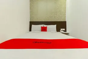 RedDoorz Plus near Fort Rotterdam - Image 2
