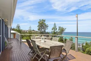 Sticks By The Sea - Pet-Friendly Coastal Home - Image 1
