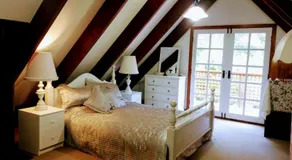 Shakespeare's Wilderness Chalet - Image 3