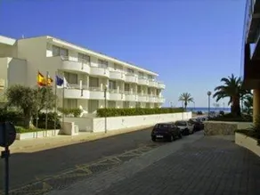 SES GAVINES APTS. - Image 1