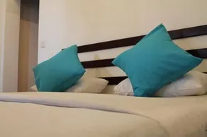 Laura - Image 3