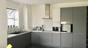 Impressive newly built apartment - Image 2