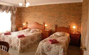 Acacia Apartments - Image 5