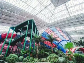 Tanghe Hot Spring Holiday Hotel - Image 3