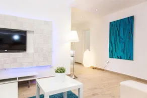Luxurious Central Apartment - Image 5