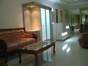Family Homestay Pondok Shabrina by OYO Rooms - Image 4
