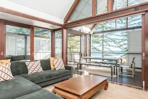 Stunning Beachfront Apartment - On The Bay - Image 1