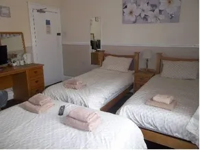 Cornerhouse Guesthouse - Image 5