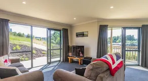Kowhai Heights - Ohakune Holiday Home - Image 2