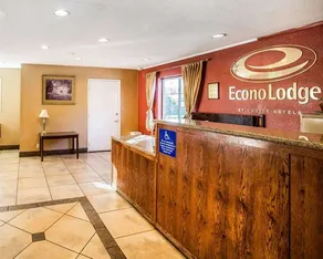 Econo Lodge - Image 3