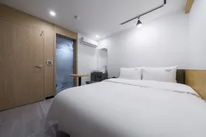 Gem Motel - Image 3