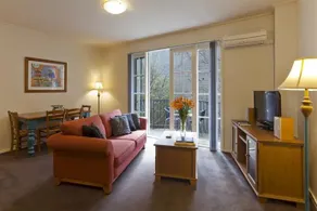 StayCentral Melbourne Serviced Apartments St Kilda - Image 4