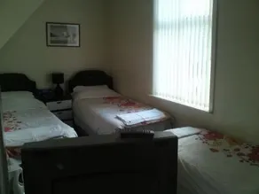 Glendale Guesthouse - Image 2
