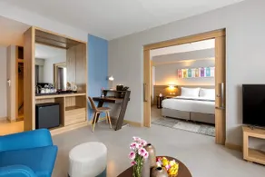 Oakwood Hotel Journeyhub Phuket - Image 4