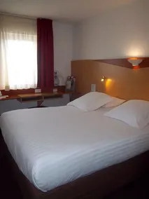 Kyriad Hotel Cannes Mandelieu - Image 4