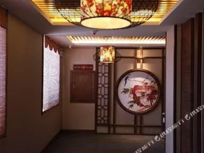 Pineapple Hotel - Image 2